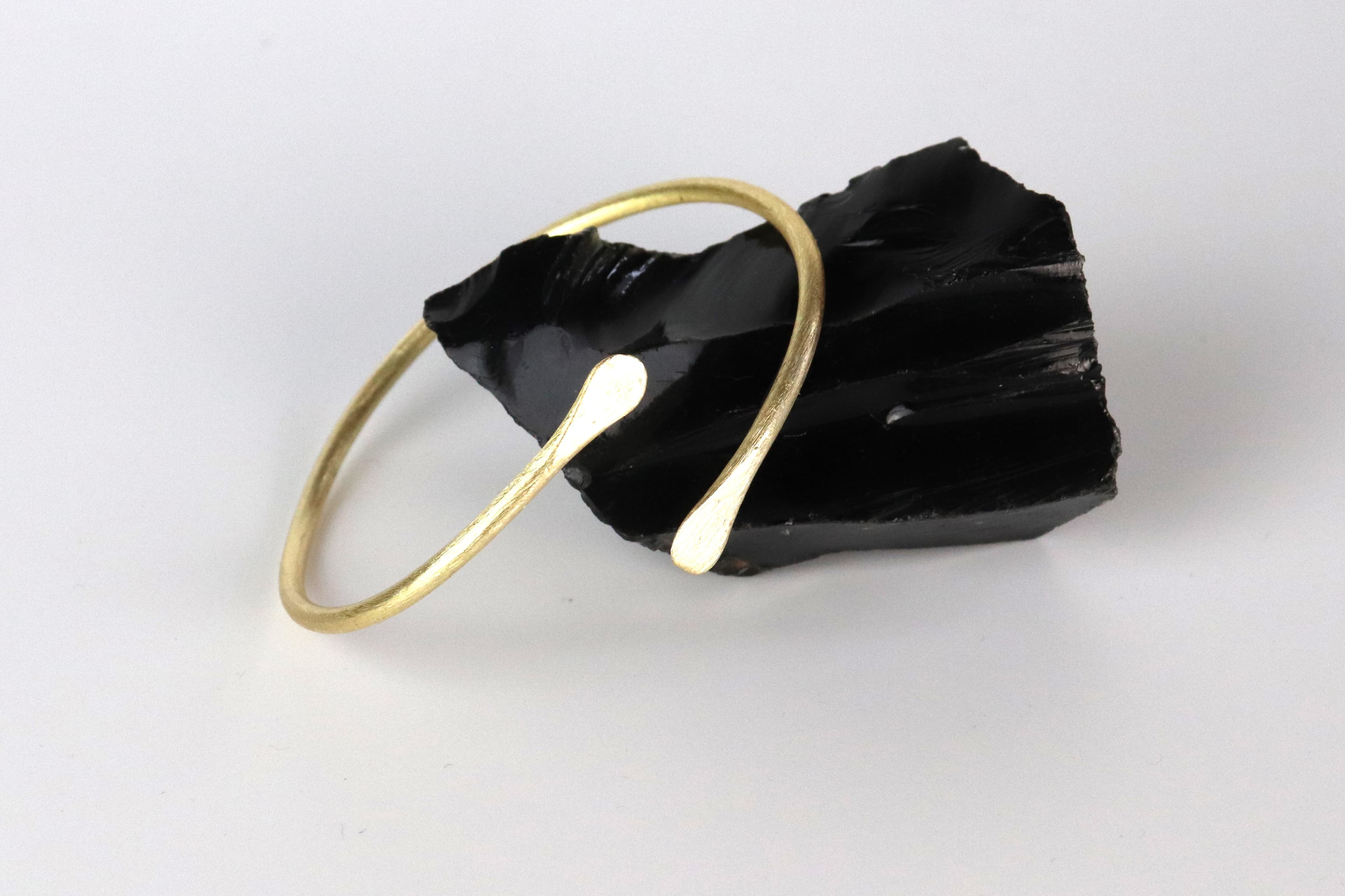 Tombac Brass Scratched Bracelet, Flat End